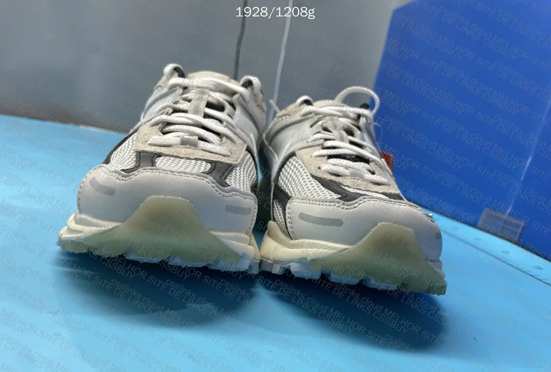 Nike AirZoom Vomero 5 2