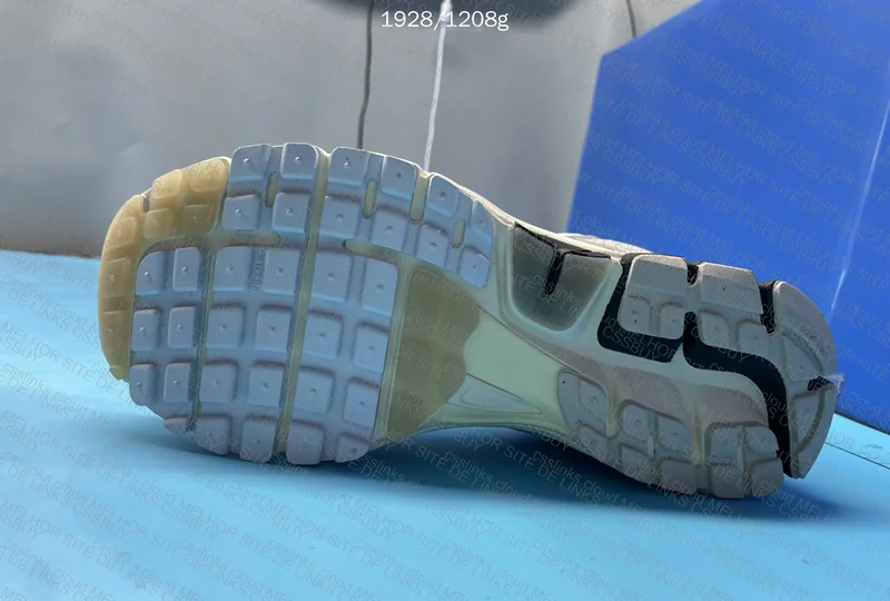 Nike AirZoom Vomero 5 6