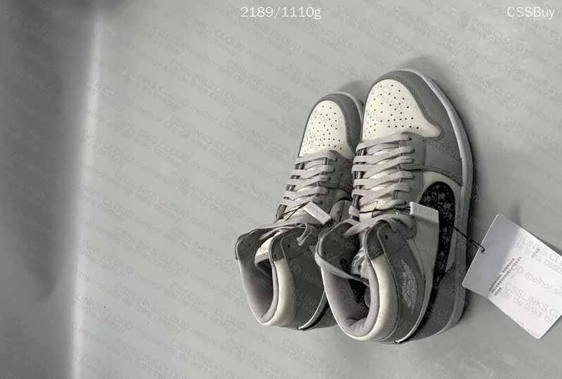Nike AJ1 High x Dior - with Flaw