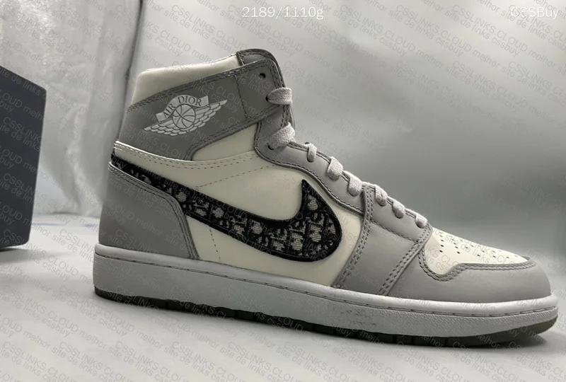 Nike AJ1 High x Dior - with Flaw 3