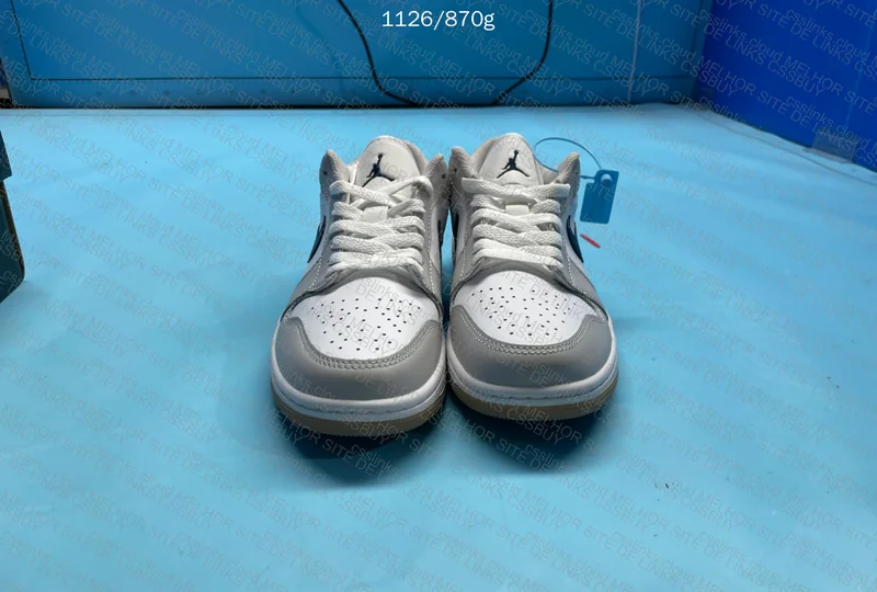 Nike AJ1 Low 4