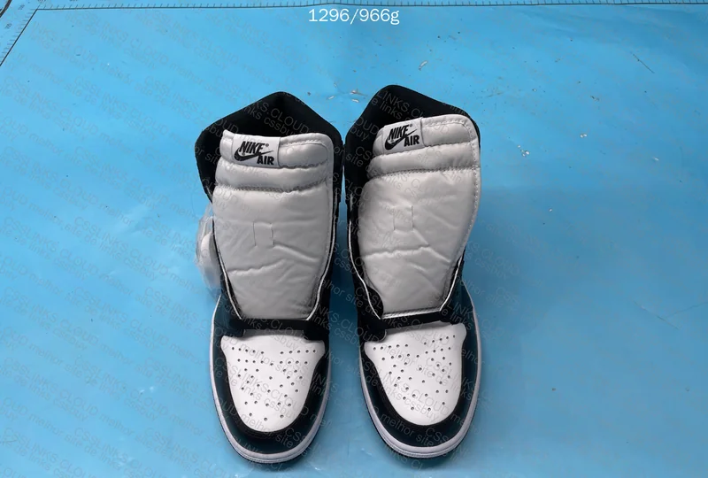 NIke AJ1 Panda Blind Box