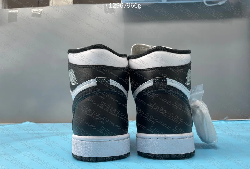 NIke AJ1 Panda Blind Box 4