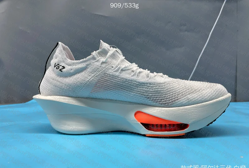 Nike Alphafly 3 (with Carbon Plate)