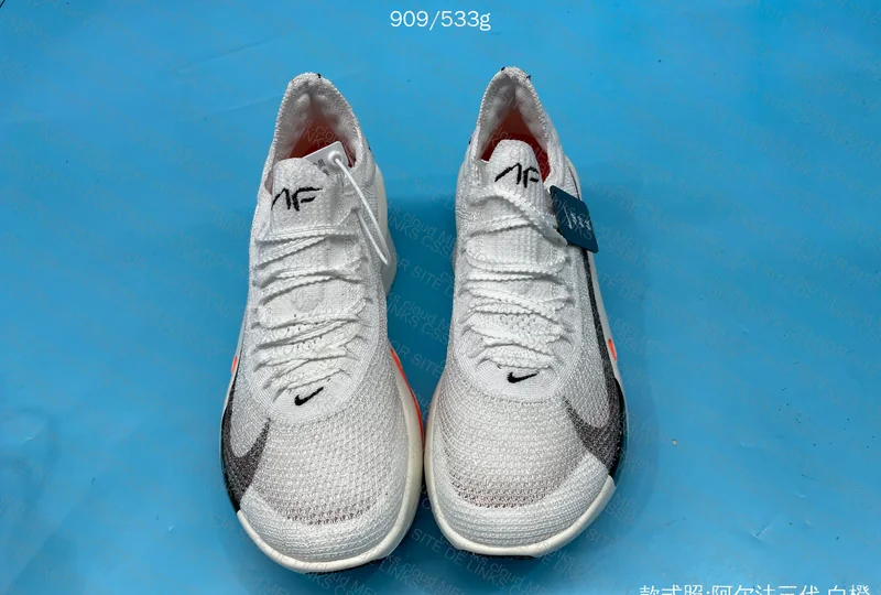 Nike Alphafly 3 (with Carbon Plate) 2