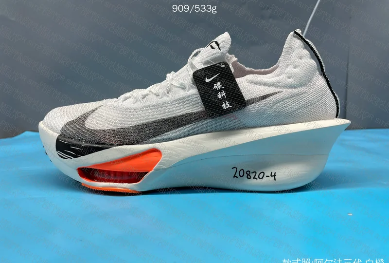 Nike Alphafly 3 (with Carbon Plate) 4