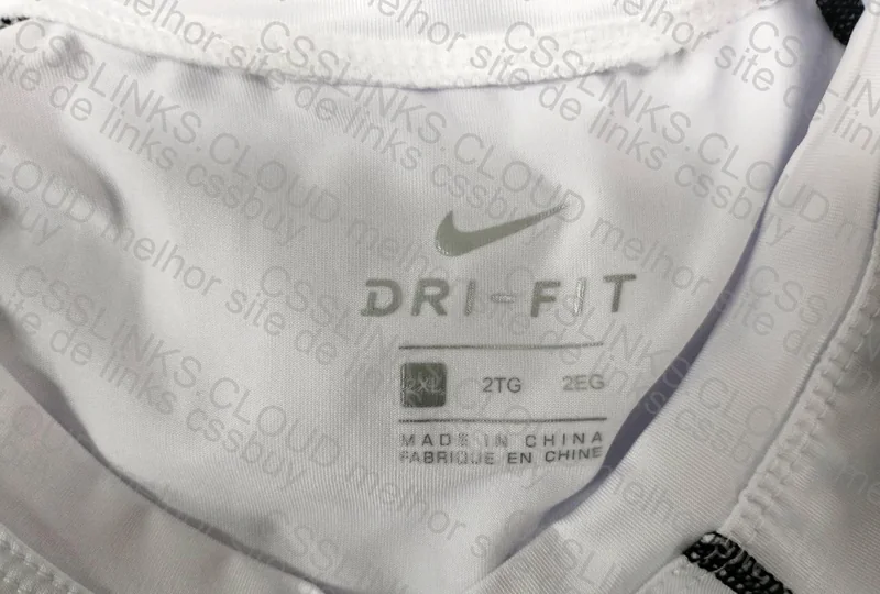 Nike DryFri Branca / Preta (Budget) 4