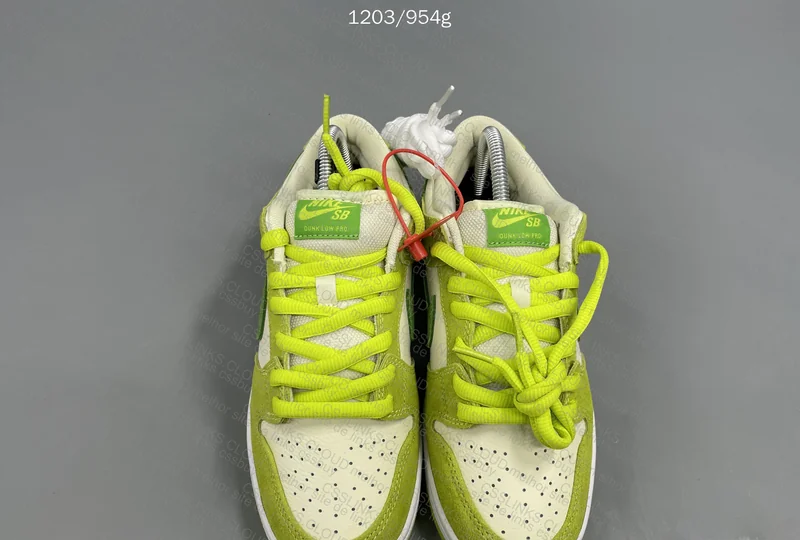 Nike Dunk Apple Sour