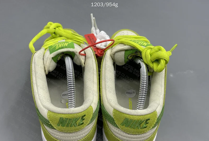 Nike Dunk Apple Sour 9