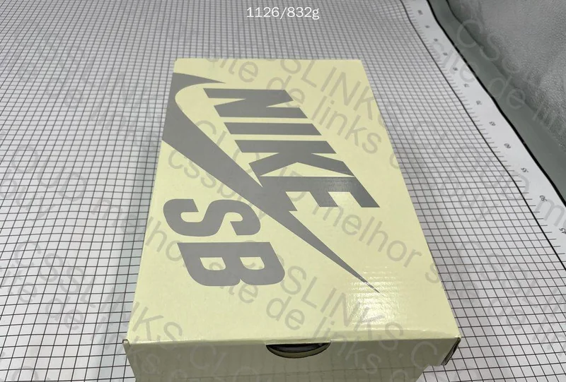 Nike Dunk April