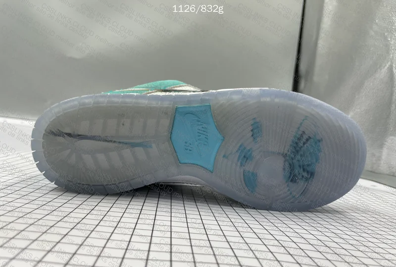 Nike Dunk April 6