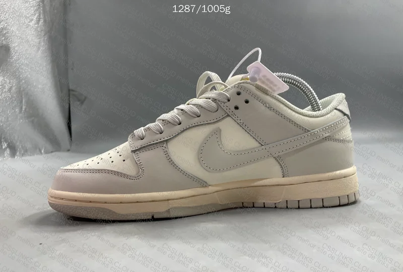 Nike Dunk Bone
