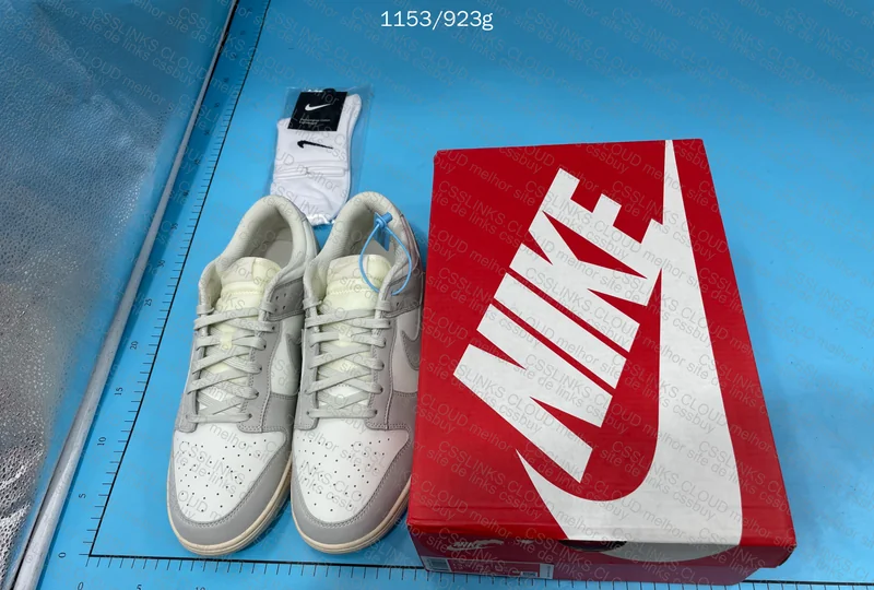 Nike Dunk Bone