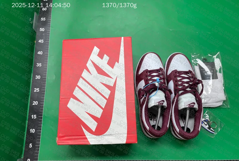 Nike Dunk Bourdeaux (WINE RED) 5