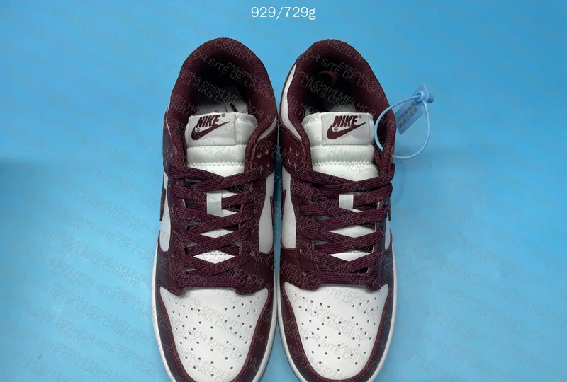 Nike dunk Burgundy