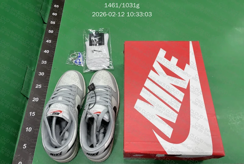 Nike dunk cinza