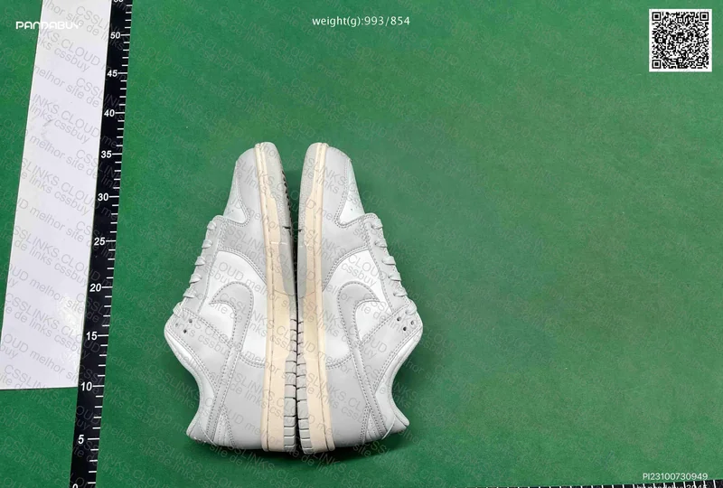 Nike Dunk Light Bone 4