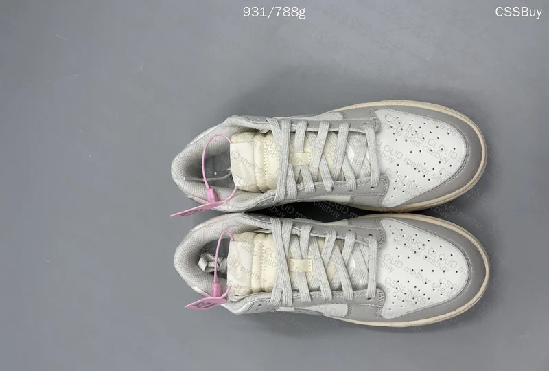 Nike Dunk Light Bone 3