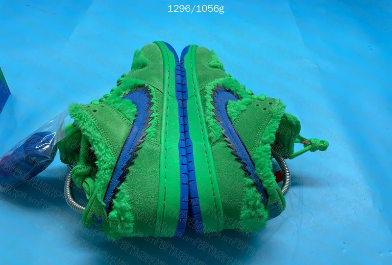 Nike Dunk Low Green Bear 7
