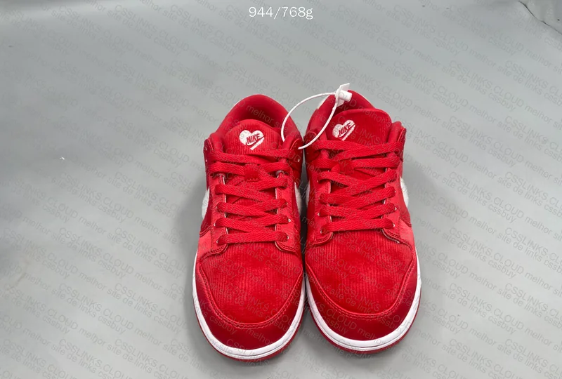 Nike Dunk Low GS Valentine's Day