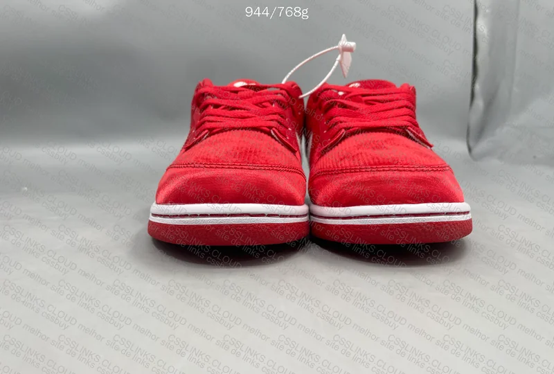 Nike Dunk Low GS Valentine's Day 6