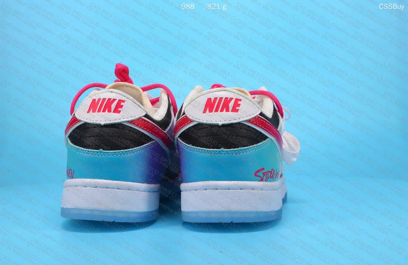 Nike Dunk Low Gwen Spider-man (Custom Fantasy) 3