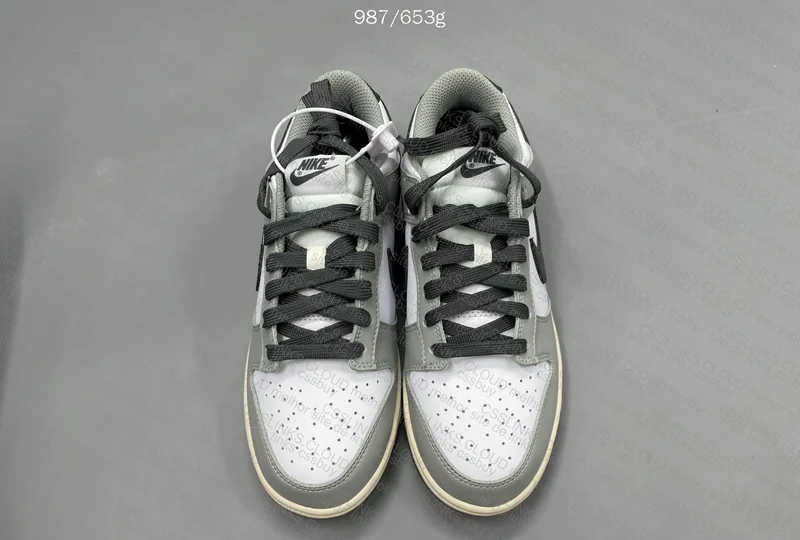 Nike Dunk low light smoke grey (JMDY) 9