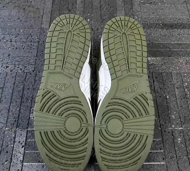 Nike Dunk Low Medium Olive 2