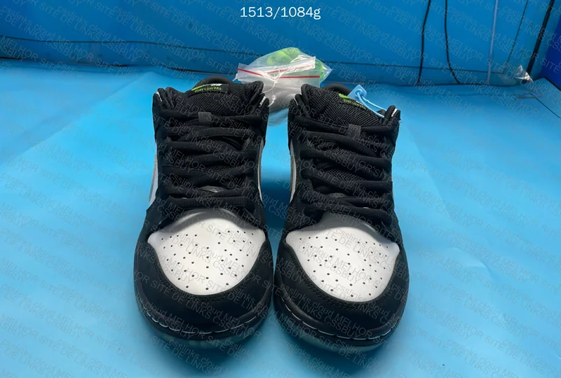 Nike Dunk Low Panda Pigeon 3