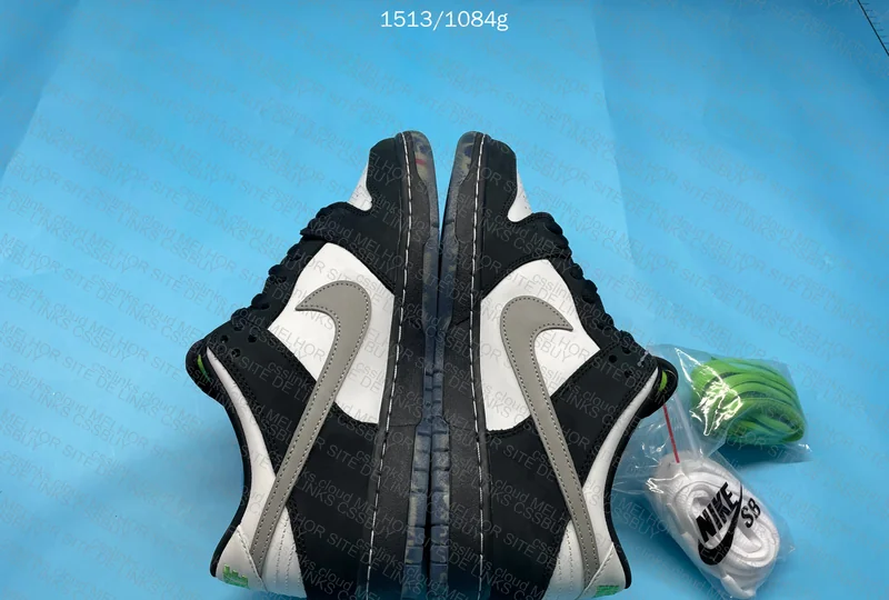Nike Dunk Low Panda Pigeon 4