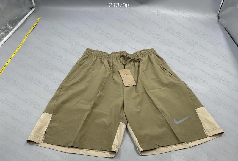 Nike Dunk Low Premium 'Light Orewood Brown' e Shorts Nike Running Division