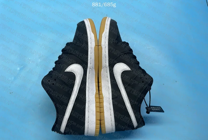Nike Dunk Low SB 'Black Gum’ 3