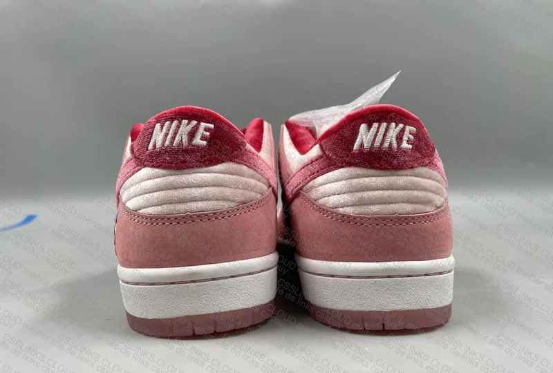 Nike Dunk Low Sb Strange Love 3