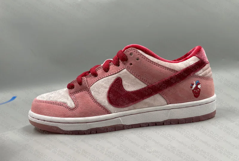 Nike Dunk Low Sb Strange Love 4
