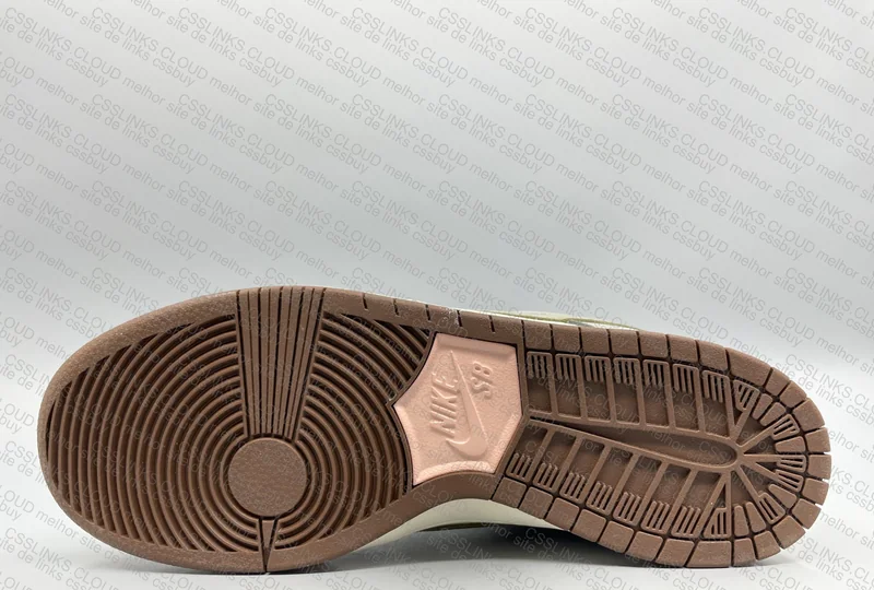 Nike Dunk Low SB x YUTO HORIGOME 10