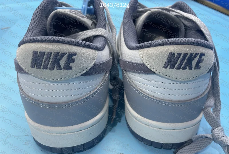 Nike Dunk Low SE Light Carbon 2