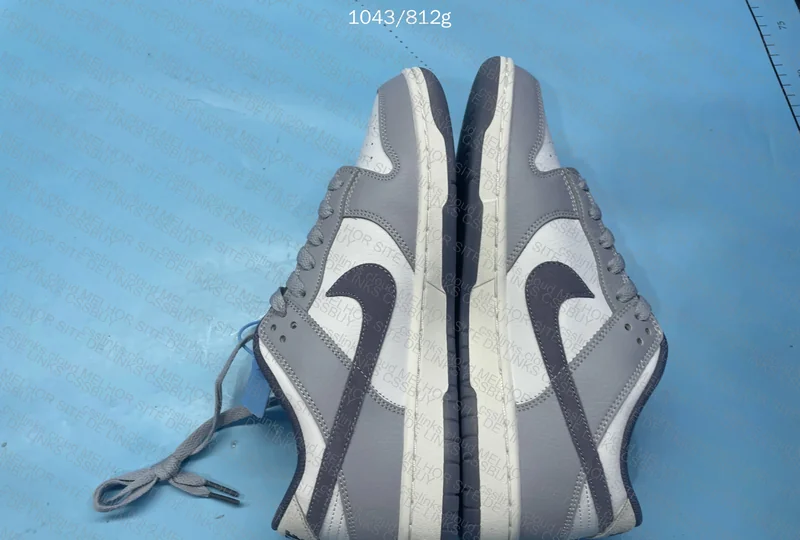 Nike Dunk Low SE Light Carbon 3