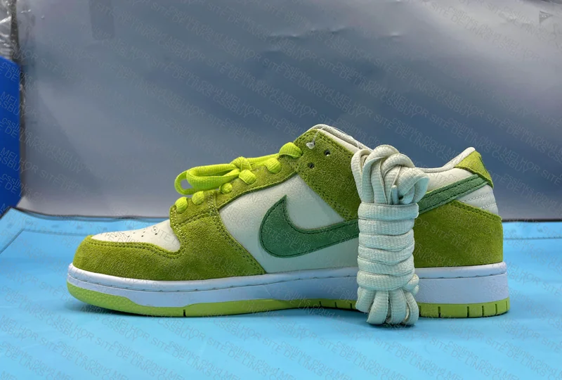 Nike Dunk Low Sour Apple 3