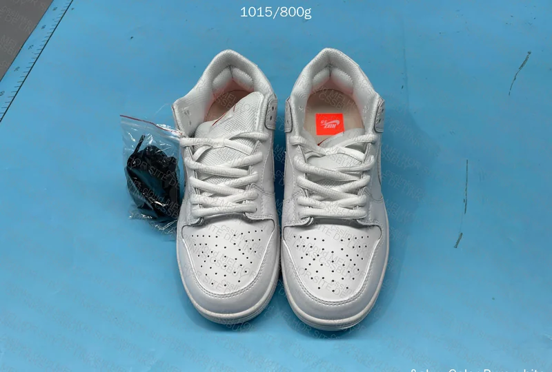 nike dunk low triple white