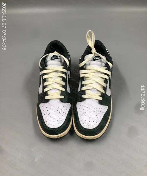 Nike Dunk Low Vintage Green 2