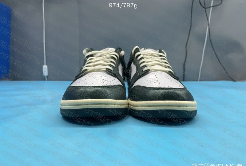 Nike Dunk Low Vintage Green 2