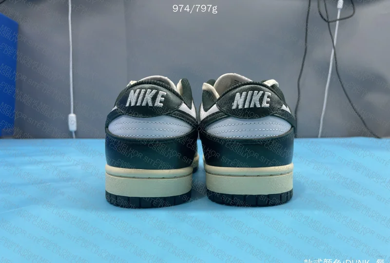 Nike Dunk Low Vintage Green 3