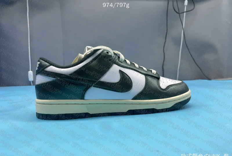 Nike Dunk Low Vintage Green 5