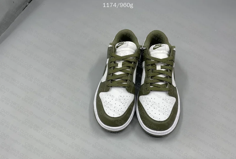 Nike Dunk Medium olive VT