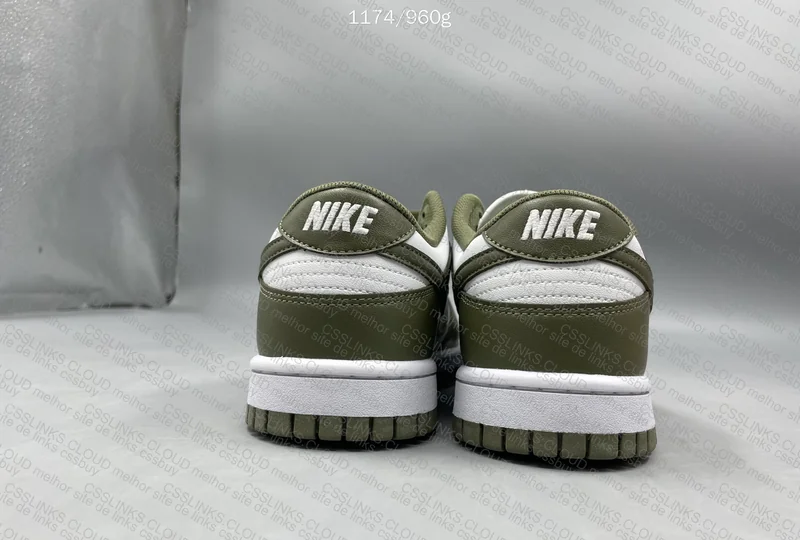 Nike Dunk Medium olive VT 4