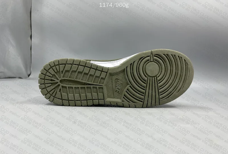 Nike Dunk Medium olive VT 9