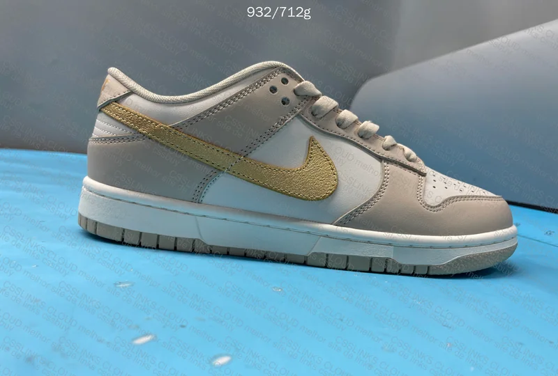 nike dunk metallic gold 4
