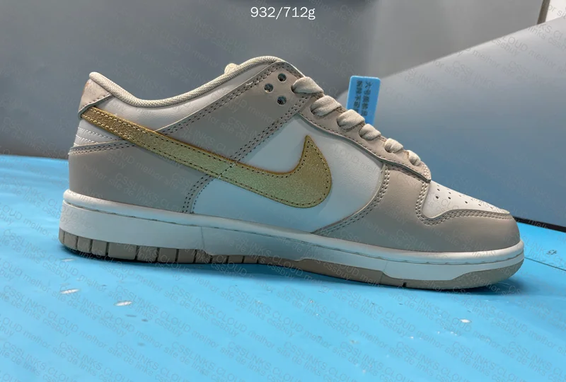 nike dunk metallic gold 5