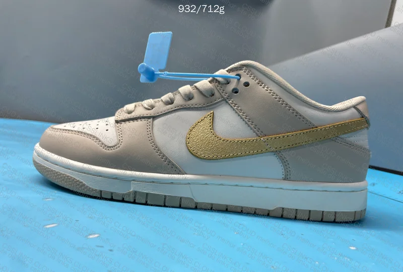 nike dunk metallic gold 6