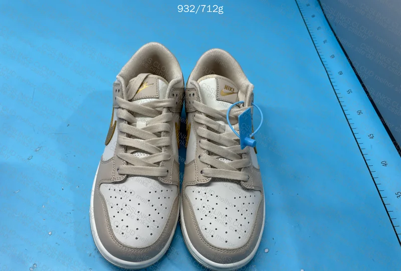 nike dunk metallic gold 7